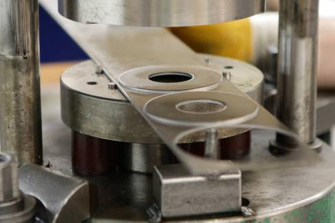 ماكينة تقطيع اقراص الالمنيوم